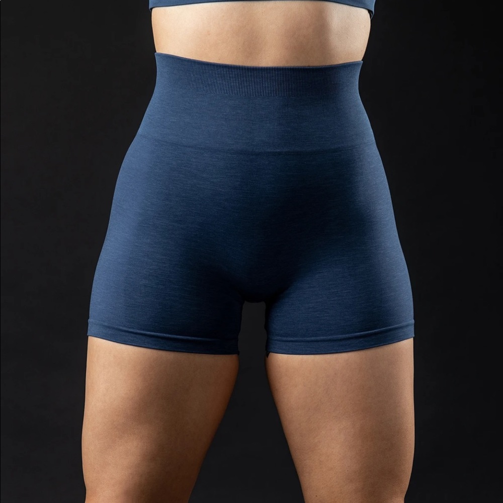 Alphalete amplify shorts 4”